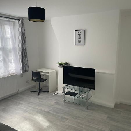 One Bedroom Flat Near Vauxhall Train Station London Exterior photo